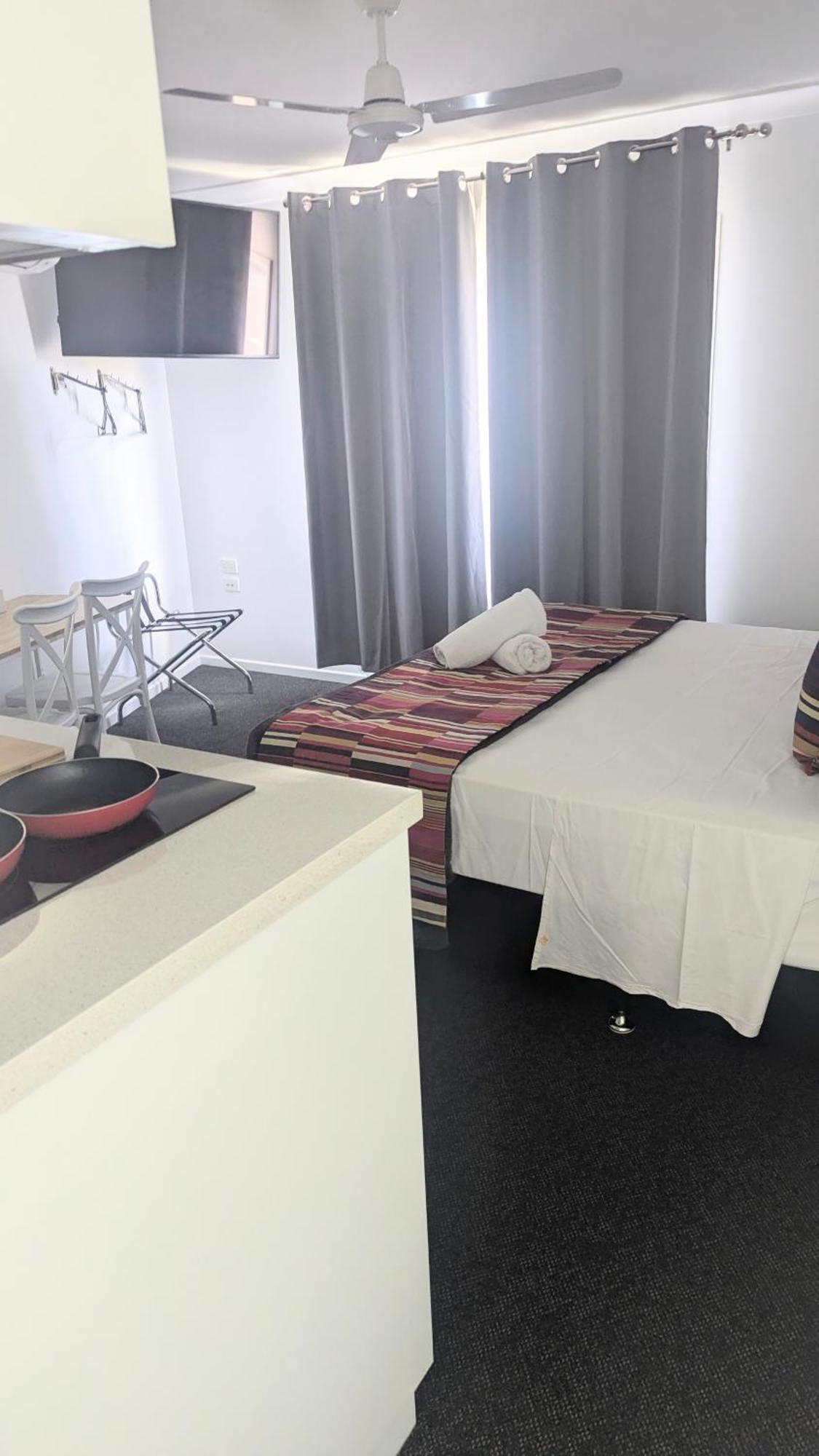 Proserpine Motor Lodge 外观 照片